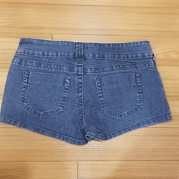 Low Rise Stretchy Denim Shorts - Picture 2 of 8